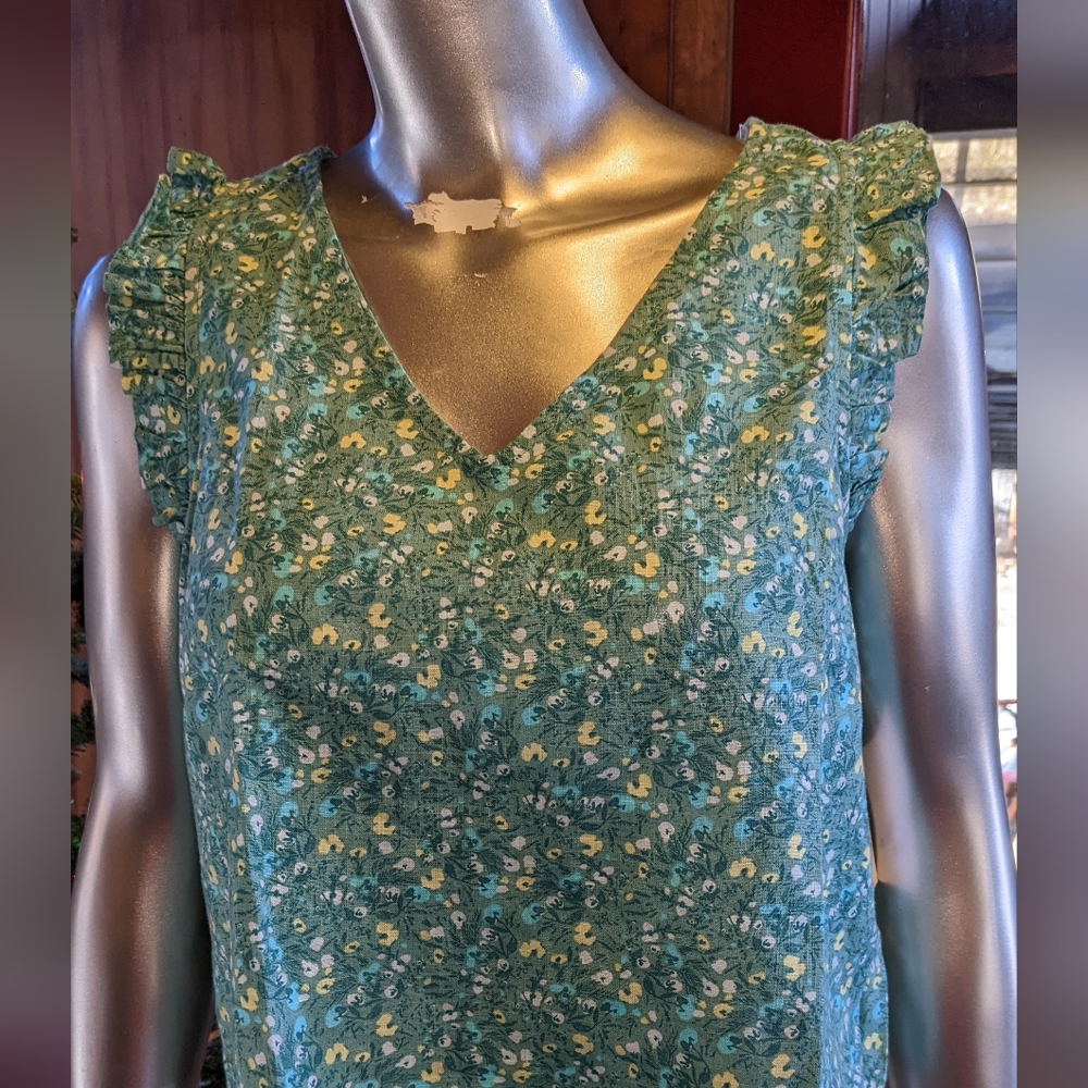 QUICK SALE - NWT Beautiful floral shirt! - DONATING MONDAY